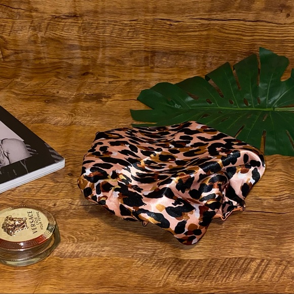 Silky Pink animal print hair bonnet with salmon coloured interior - Picture 3 of 8